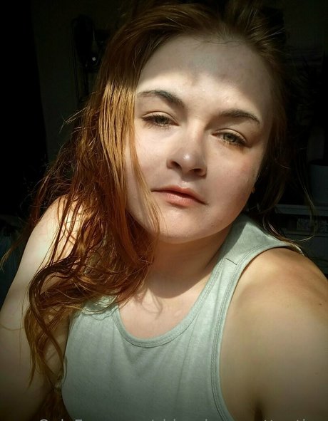 Foto di nudo di fuga di OnlyFans di Chloelovesattention
