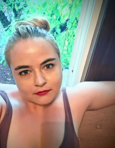 Foto di nudo di fuga di OnlyFans di Chloelovesattention