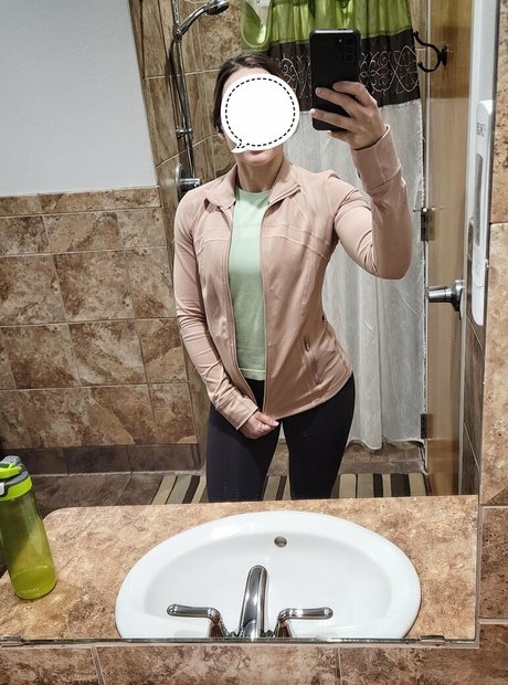 Foto di nudo di fuga di OnlyFans di Katerina