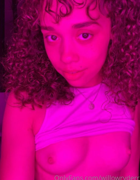 Foto di nudo di fuga di OnlyFans di Willow Ryder