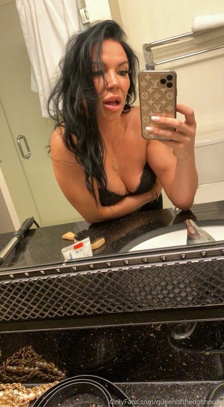 Foto di nudo di fuga di OnlyFans di Queenofthedollhouse