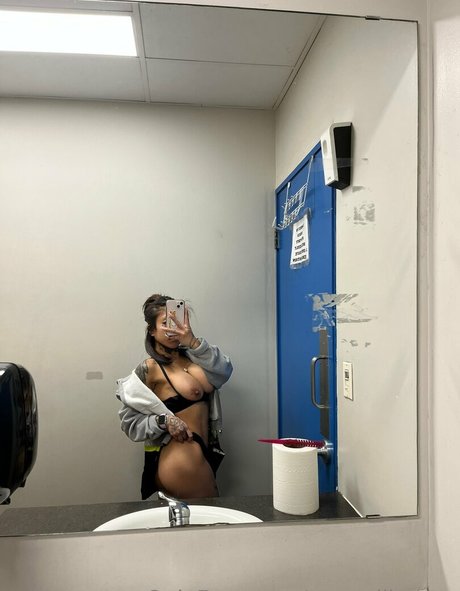 Foto di nudo di fuga di OnlyFans di Masmilkyway
