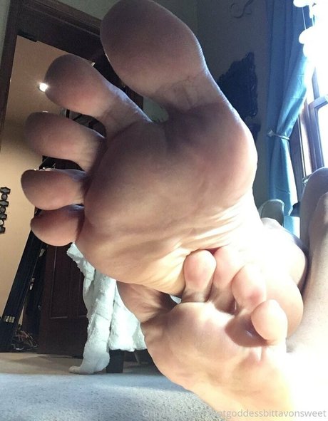 Foto di nudo di fuga di OnlyFans di Footgoddessbittavonsweet