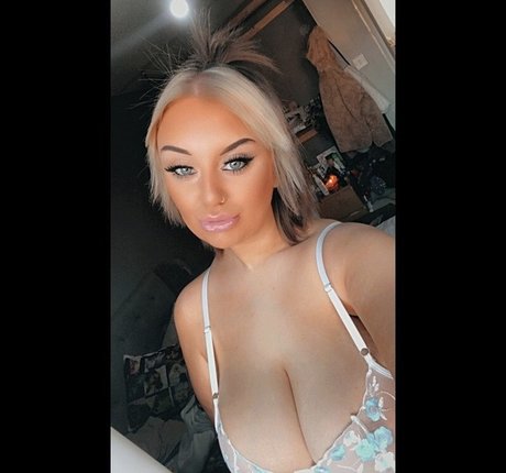 Foto di nudo di fuga di OnlyFans di Ellise Clarke