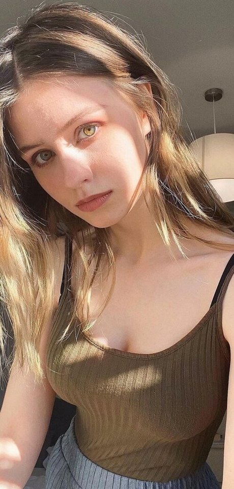 Foto di nudo di fuga di OnlyFans di Laura Petrinec