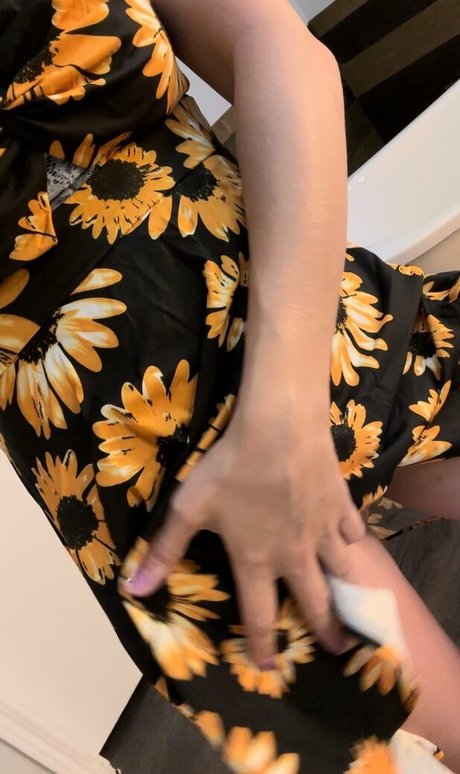 Foto di nudo di fuga di OnlyFans di Mommelonss