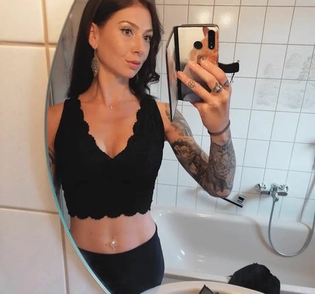 Foto di nudo di fuga di OnlyFans di Lechl Sisters