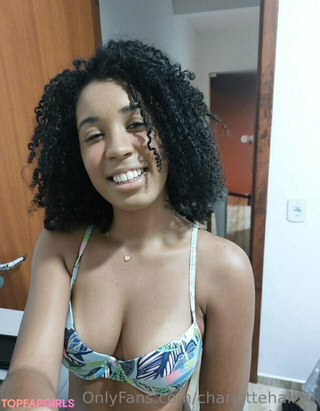 Foto di nudo di fuga di OnlyFans di Itscharl0ttehall #48 Foto di nudo di fuga di OnlyFans di Itscharl0ttehall #48