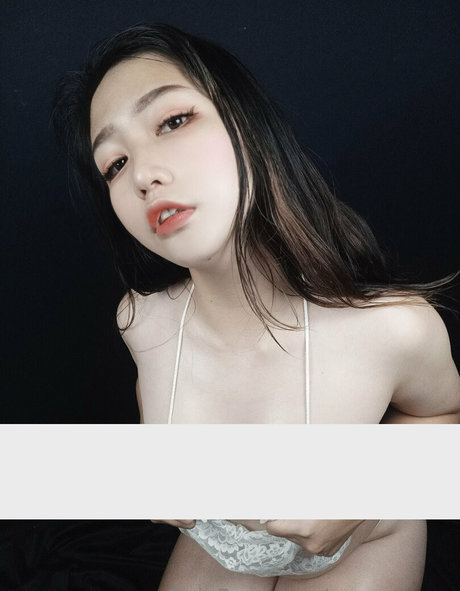 Foto di nudo di fuga di OnlyFans di Yenyenuwu