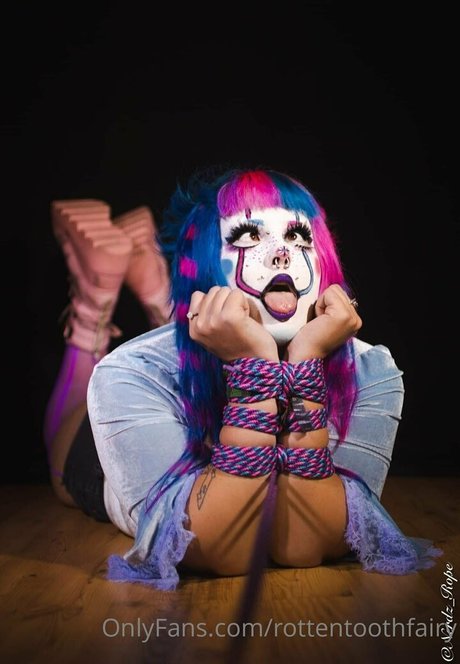 Foto di nudo di fuga di OnlyFans di Rottentoothfairy