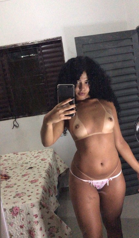 Foto di nudo di fuga di OnlyFans di Mirian Gabriela