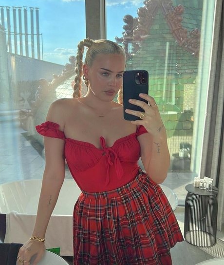 Foto di nudo di fuga di OnlyFans di Annemarie