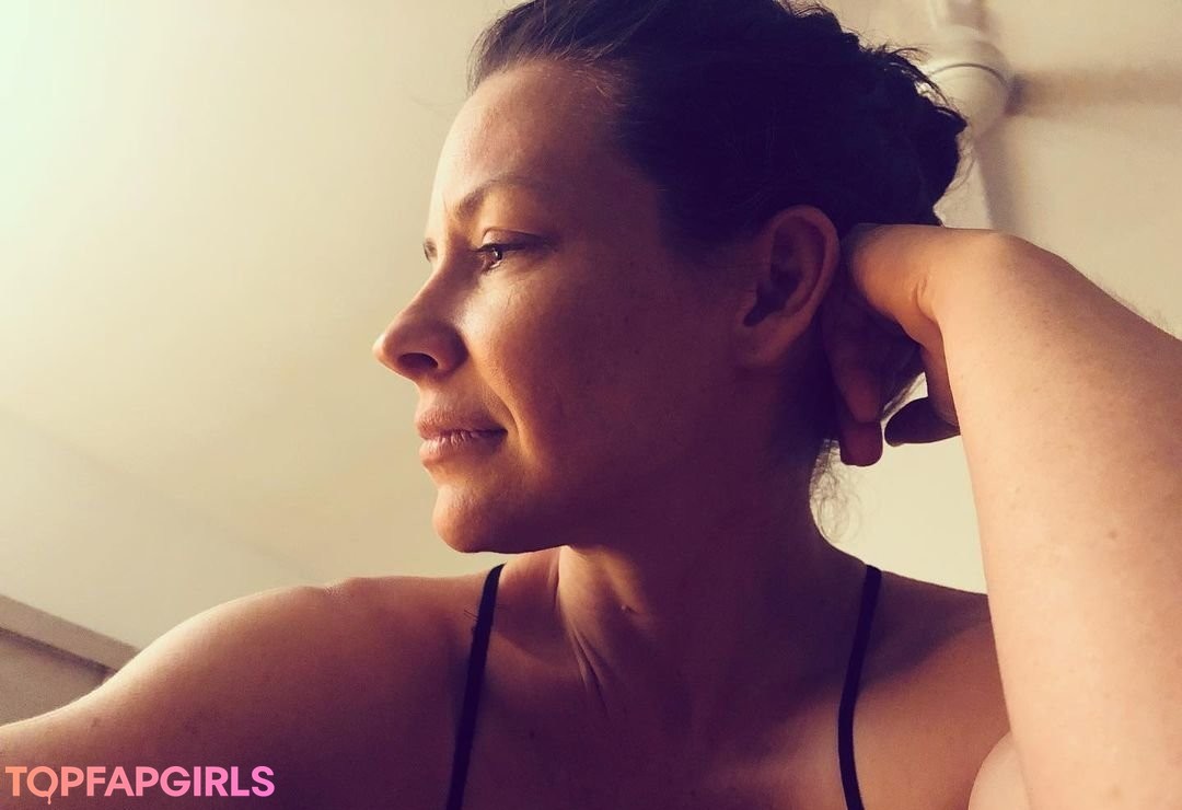 Foto di nudo di fuga di OnlyFans di Evangeline Lilly #1 Foto di nudo di fuga di OnlyFans di Evangeline Lilly #1