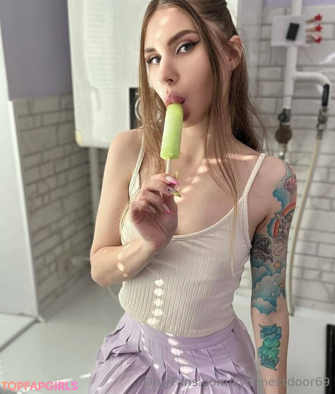 Foto di nudo di fuga di OnlyFans di Kylienextdoor69 #1023