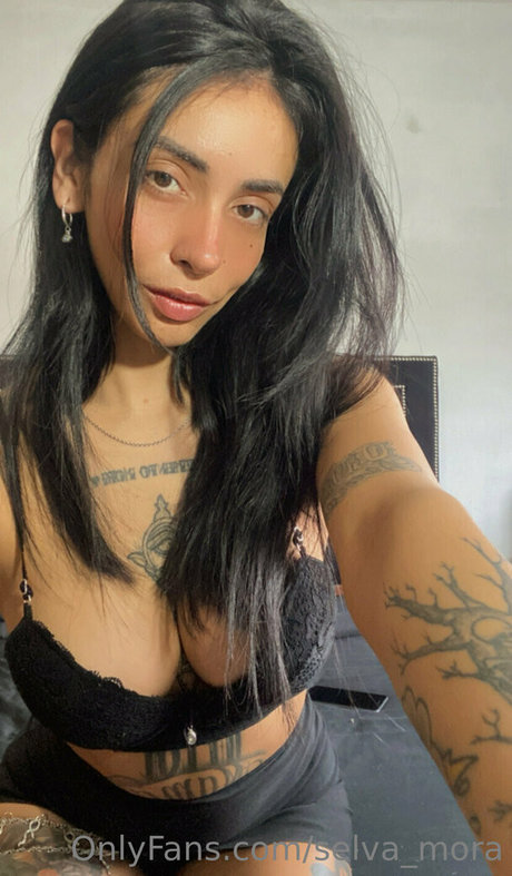 Foto di nudo di fuga di OnlyFans di Selvamora