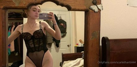 Foto di nudo di fuga di OnlyFans di Scarlethartt444