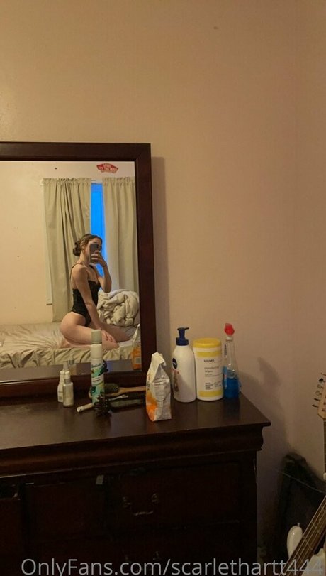 Foto di nudo di fuga di OnlyFans di Scarlethartt444