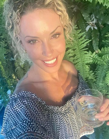 Foto di nudo di fuga di OnlyFans di Sasha West