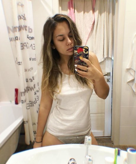 Foto di nudo di fuga di OnlyFans di Honeygirl