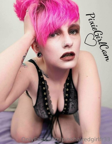 Foto di nudo di fuga di OnlyFans di Pinkhairedgirlfr33