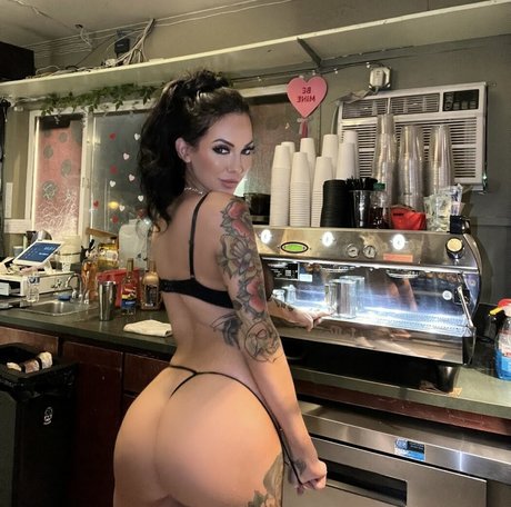 Foto di nudo di fuga di OnlyFans di Vikkidoll