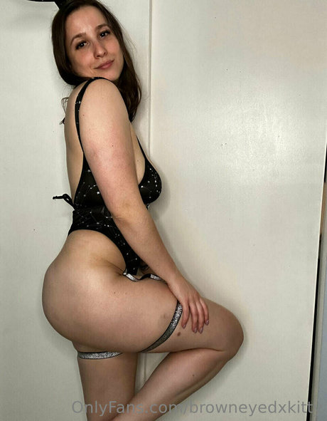 Foto di nudo di fuga di OnlyFans di Browneyedxkitty