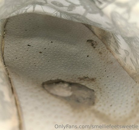 Foto di nudo di fuga di OnlyFans di Smelliefeetsweetie