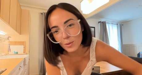 Foto di nudo di fuga di OnlyFans di Agathe Auproux