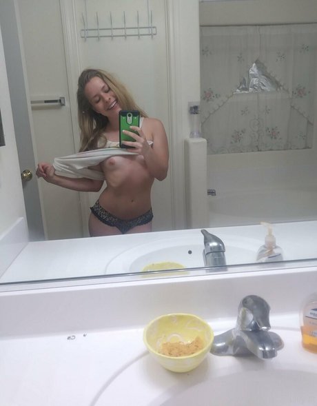 Foto di nudo di fuga di OnlyFans di Lillillylitxxx