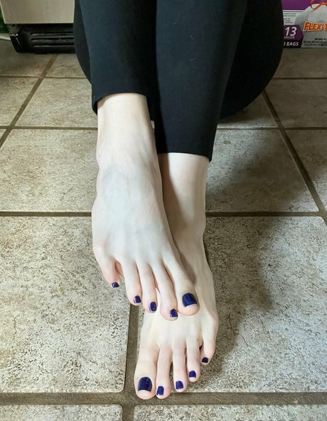 Foto di nudo di fuga di OnlyFans di Loritoes32