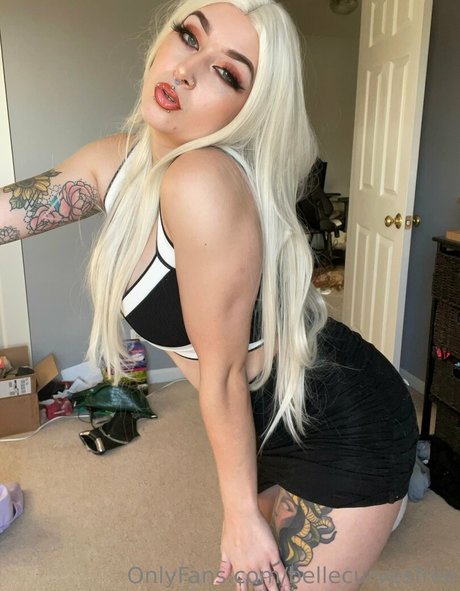 Foto di nudo di fuga di OnlyFans di Bellecurvesfree