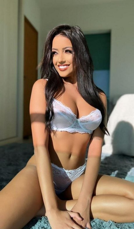 Foto di nudo di fuga di OnlyFans di Karlyane Menezes