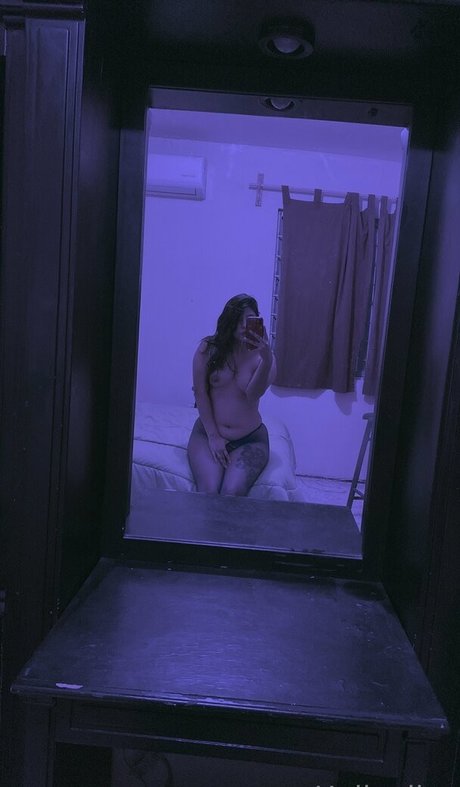 Foto di nudo di fuga di OnlyFans di Helloaliza