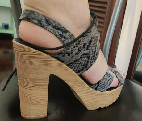 Foto di nudo di fuga di OnlyFans di Bellabellisim13