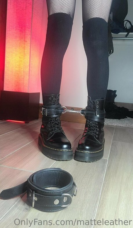 Foto di nudo di fuga di OnlyFans di Matteleather
