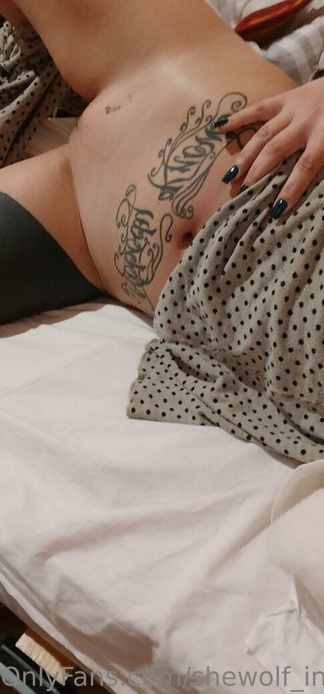 Foto di nudo di fuga di OnlyFans di Shewolfinked