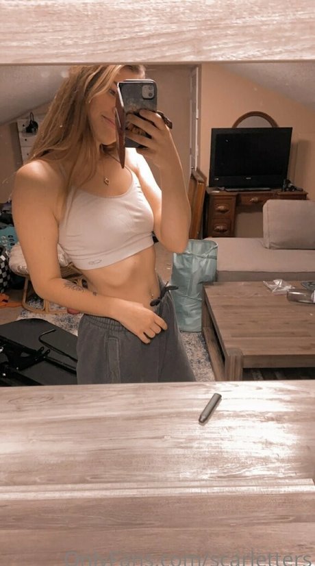 Foto di nudo di fuga di OnlyFans di Scarletters