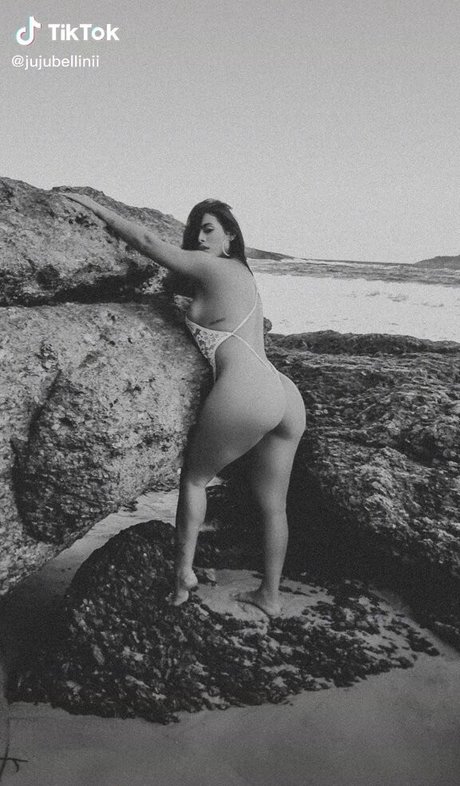 Foto di nudo di fuga di OnlyFans di Juju Bellini