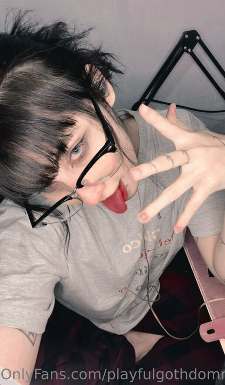 Foto di nudo di fuga di OnlyFans di Playfulgothdomme