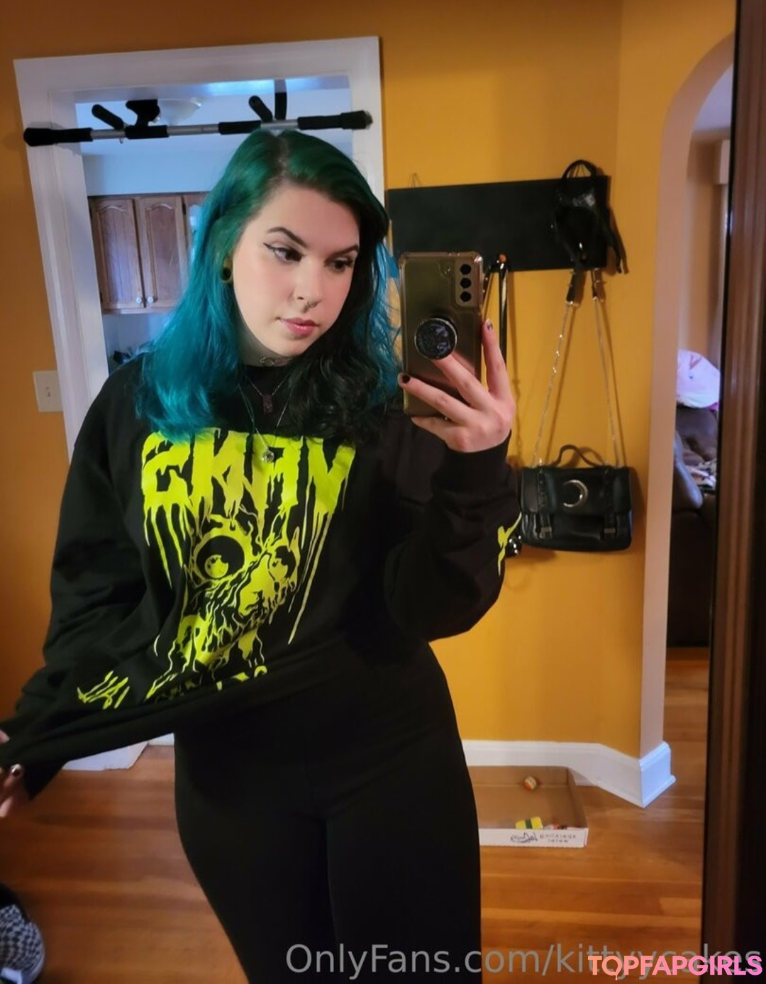 Foto di nudo di fuga di OnlyFans di Kittyycakes #37 Foto di nudo di fuga di OnlyFans di Kittyycakes #37