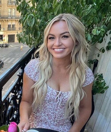 Foto di nudo di fuga di OnlyFans di Ashley Freiberg
