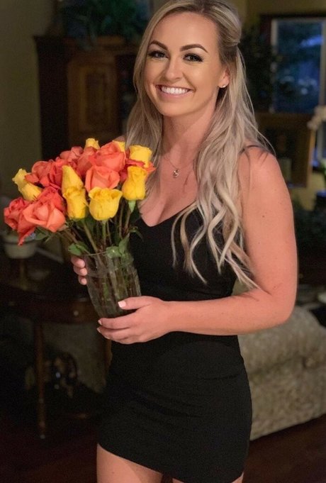Foto di nudo di fuga di OnlyFans di Ashley Freiberg