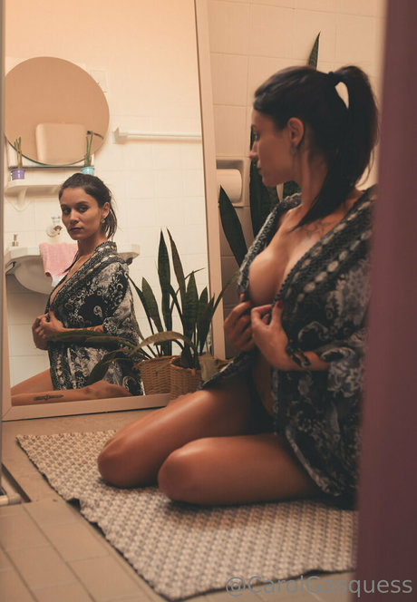 Foto di nudo di fuga di OnlyFans di Carolgasquess