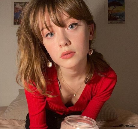 Foto di nudo di fuga di OnlyFans di Maisie Peters