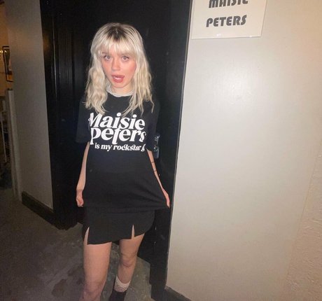 Foto di nudo di fuga di OnlyFans di Maisie Peters