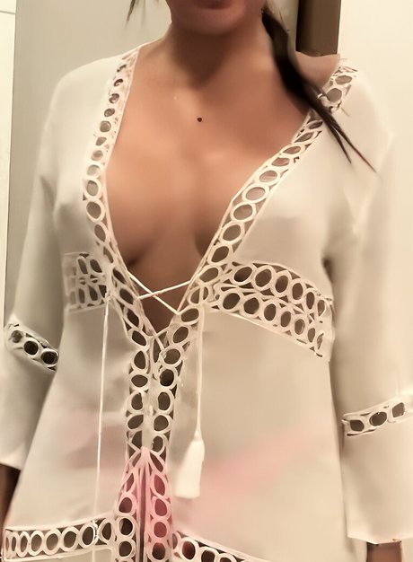 Foto di nudo di fuga di OnlyFans di Bella Menezes