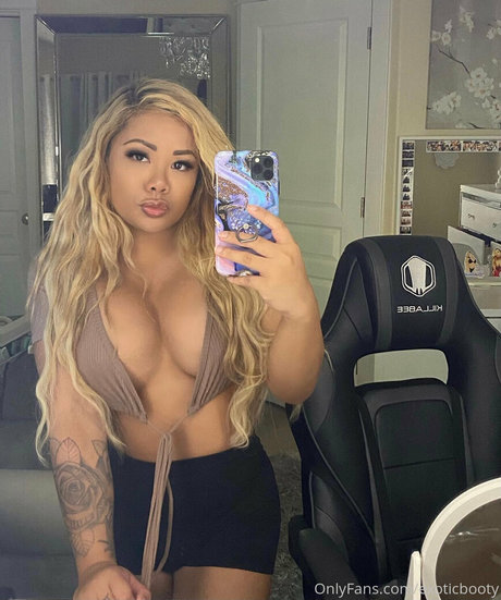 Foto di nudo di fuga di OnlyFans di Exoticbooty