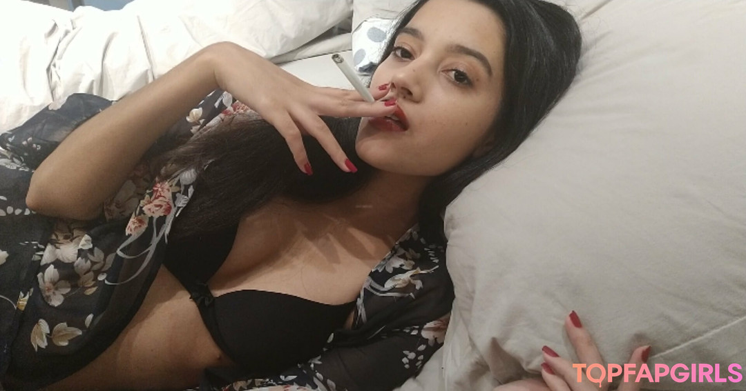 Foto di nudo di fuga di OnlyFans di Thebeautyofsmoking #1 Foto di nudo di fuga di OnlyFans di Thebeautyofsmoking #1