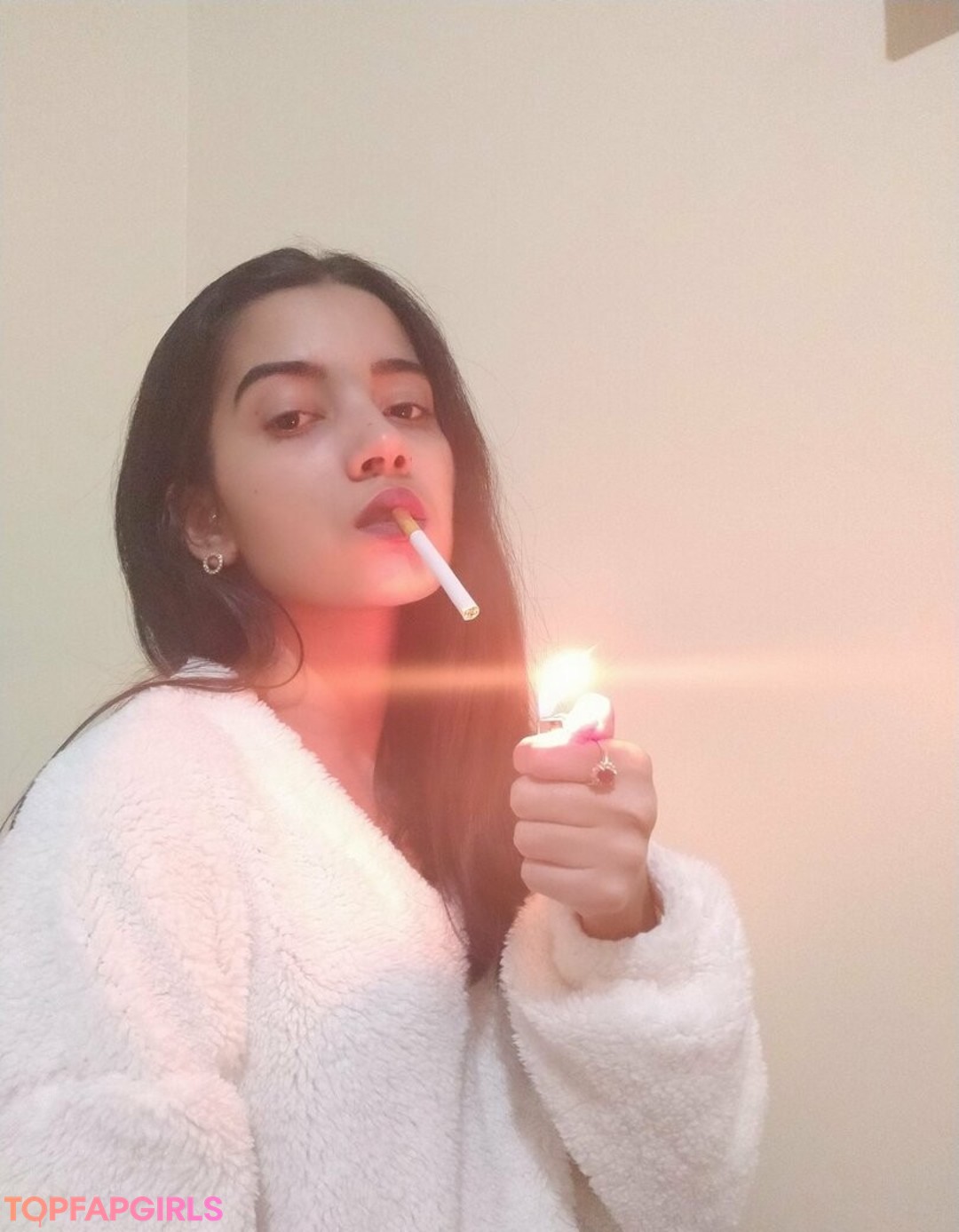 Foto di nudo di fuga di OnlyFans di Thebeautyofsmoking #18 Foto di nudo di fuga di OnlyFans di Thebeautyofsmoking #18