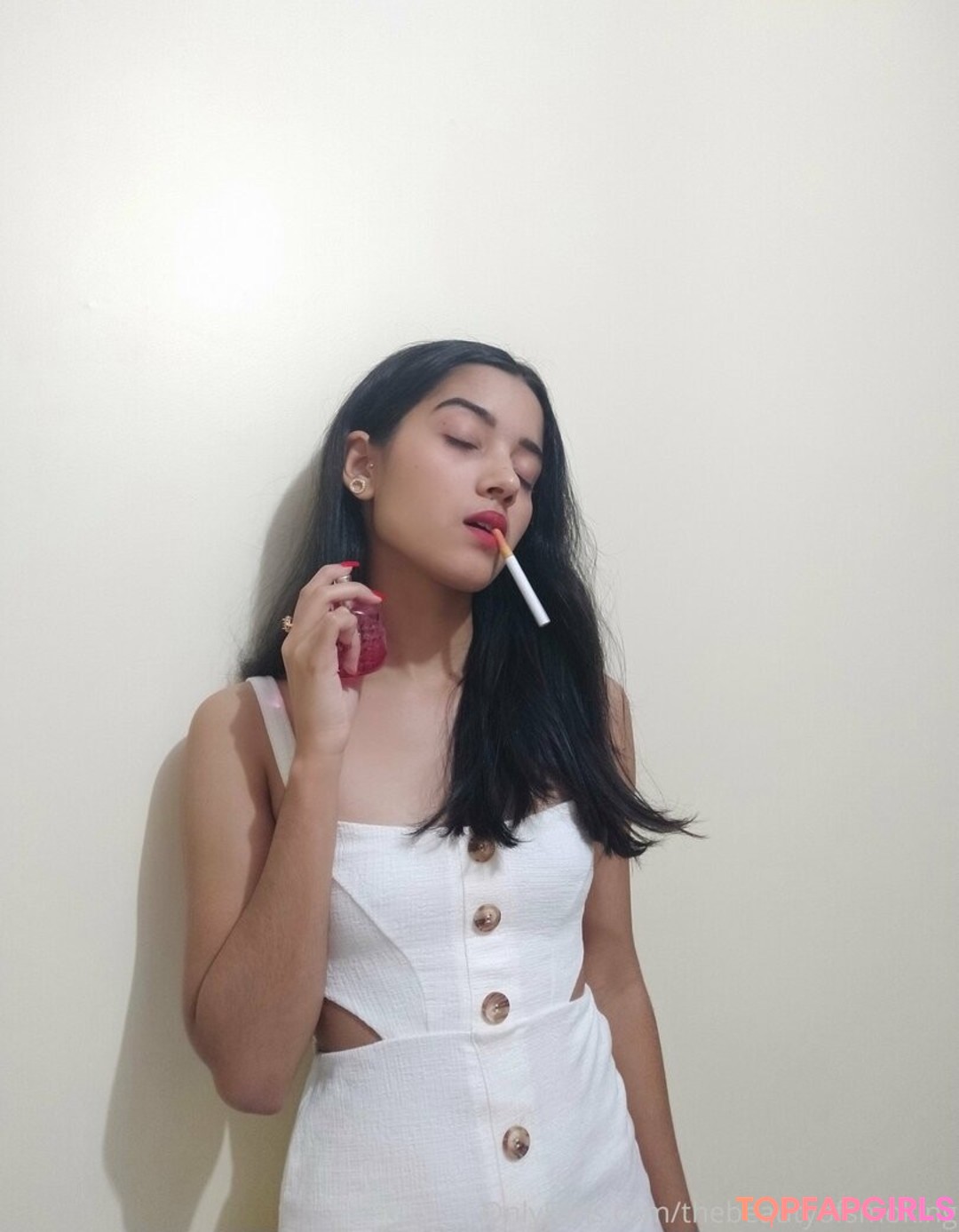 Foto di nudo di fuga di OnlyFans di Thebeautyofsmoking #2 Foto di nudo di fuga di OnlyFans di Thebeautyofsmoking #2